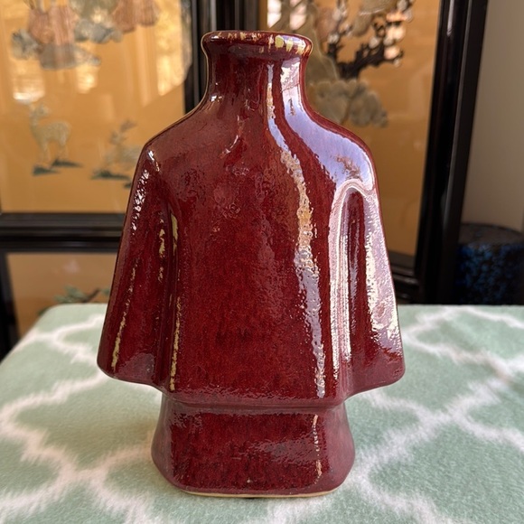 Vintage Asian kimono Burgundy Ceramic Vase - Picture 4 of 10